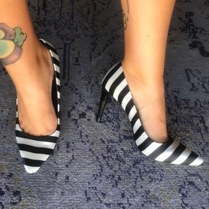 Striped pumps 8.5